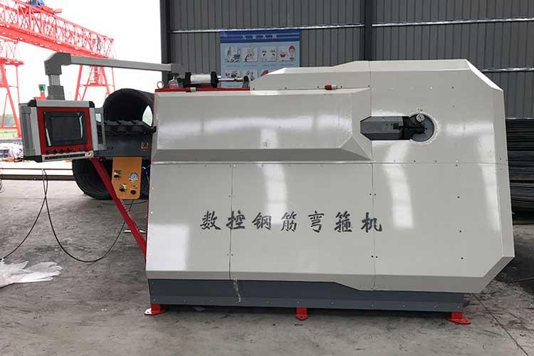 穿鋼筋運用液壓電機驅動穿線體系，穿線省時、省力速度又快相對就減少了換盤圓或盤螺鋼筋的時刻