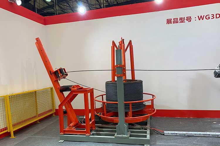 打開電源開關，顯示開機畫面，按開機畫面中文進入，進入主菜單畫面