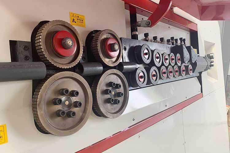 機(jī)床（電器部分)括所有的電動機(jī)、電磁閥、制動器、各種開關(guān)等。它們是實(shí)現(xiàn)數(shù)控鋼筋彎箍機(jī)各種動作的執(zhí)行者